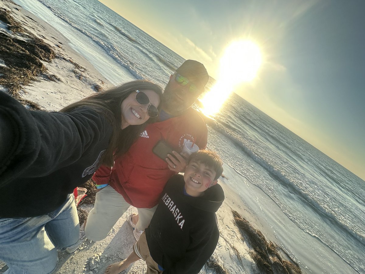 dustin thoms tweet media