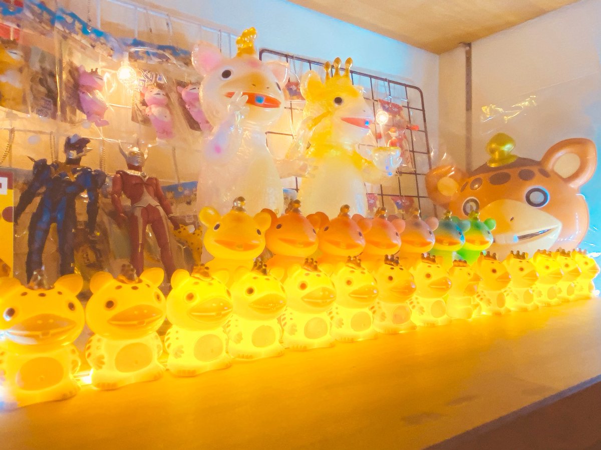 間接照明にしようとしたけどそれどころじゃないくらい光ったブースカ