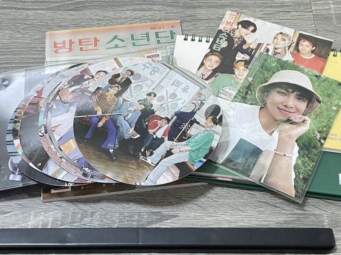 Toorecc's tweet image. 💌 #RT | พร้อมส่ง

♡ Season’s Greetings BTS 2021
♡ ได้ของทั้งหมดตามภาพ
♡ ราคา 469฿
♡ ค่าส่ง 40฿

สนใจ/สอบถามเพิ่มเติม DM

#ตลาดนัดbts #ตลาดนัดบังทัน #การ์ดบังทัน #ปล่อยของสะสมบังทัน