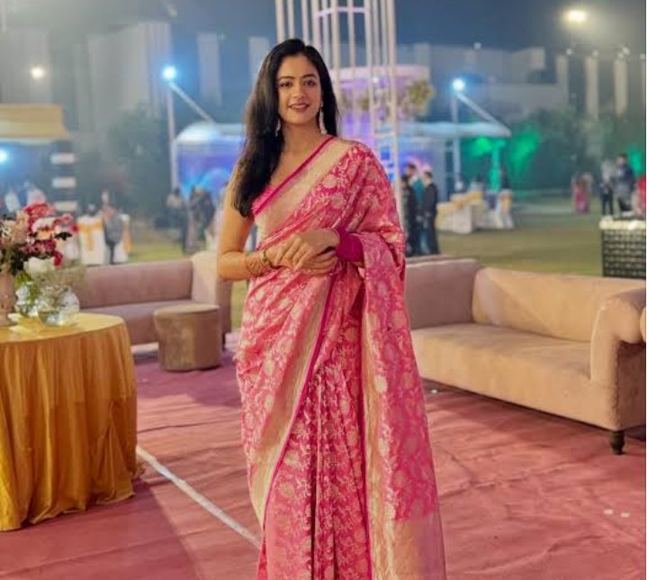 Dimpal2069884's tweet photo. नमस्ते दोस्तों शुभ संध्या सभी मेरे प्यारे मित्रों को आज एक शादी में जाने का अवसर मिला तो 
तो मैंने नई साड़ी ली और साड़ी पहन के गई तो आप प्लीज बताइए कि मैं साड़ी में कैसी लग रही 
#goodeveningtoall 
आप सभी के प्यार और सपोर्ट के लिए दिल से बहुत-बहुत धन्यवाद आपकी प्यारी डिम्पल 
♥️♥️ https://t.co/YuKolbovyr