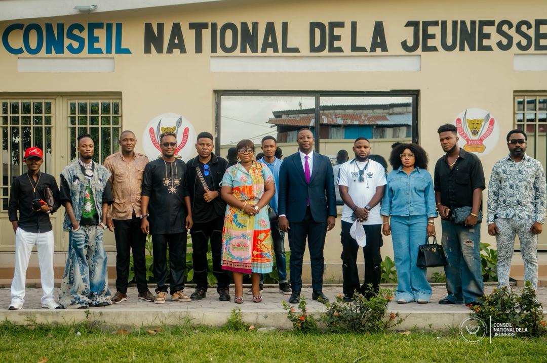 AlexisAmundala's tweet photo. Rencontre patriotique entre le Pdt du @CnjRDC @mbuyiclaude12 et la Fédération des influenceurs et créateurs de contenus de la 🇨🇩.

Cette rencontre s’inscrit ds une dynamique citoyenne et patriotique visant à renforcer la réflexion sur le rôle et la responsabilité de la jeunesse. https://t.co/jjv8doKacc