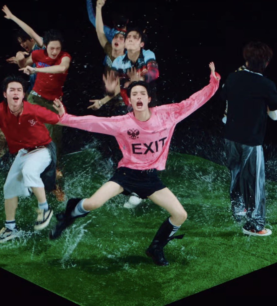 Mukrob_x's tweet photo. “ อย่าสาดค่ะ อย่าสาดดดดดดด ”

มีมไว้ใช้ตอนสงกรานต์มาก 5525552555525555525555525555 

#BUS_คับเฮีย_เอ็มวี #KHUNPOL https://t.co/devQKYT0zR