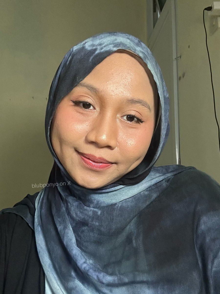 blubponyo's tweet image. My fav combo #SkincareRoutine yg bikin kulit makin cerah menjelang lebaran ini✨👀

Btw ini under 100k aja udah dapet 1 set lengkap dari facial wash-sunscreen. #PerjuangGlowUpRamadhan cobain deh!