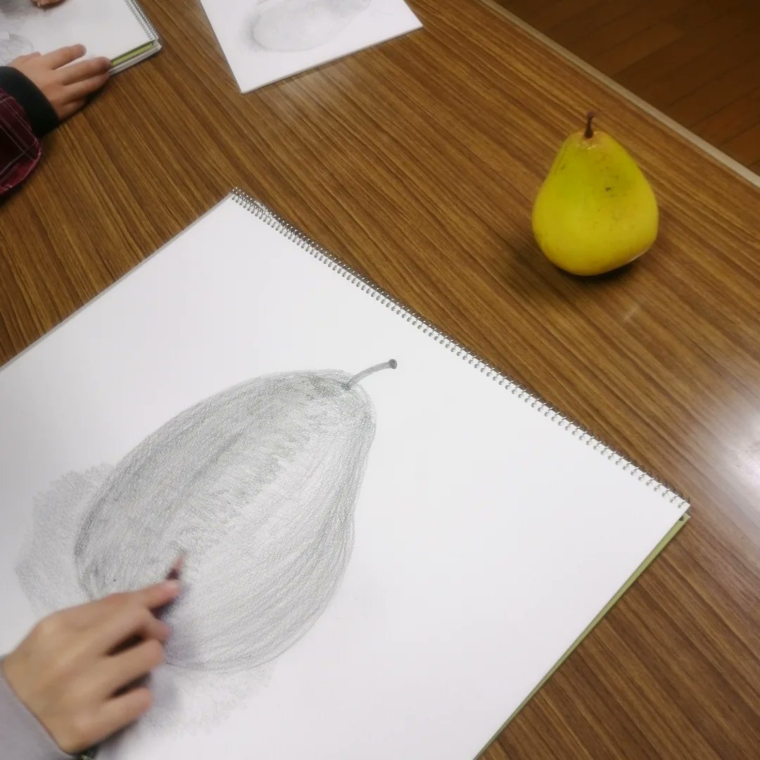 ms_studio_y's tweet photo. アート教室M'sスタジオ南平岸教室、3/18(水)の制作風景です　本日は体験レッスンを開催しました　次の開催日は4/8(水)となります　よろしくお願いいたします!!
#水彩画 #デッサン #絵画教室 #趣味 #習い事 https://t.co/pK5RzaOP5h