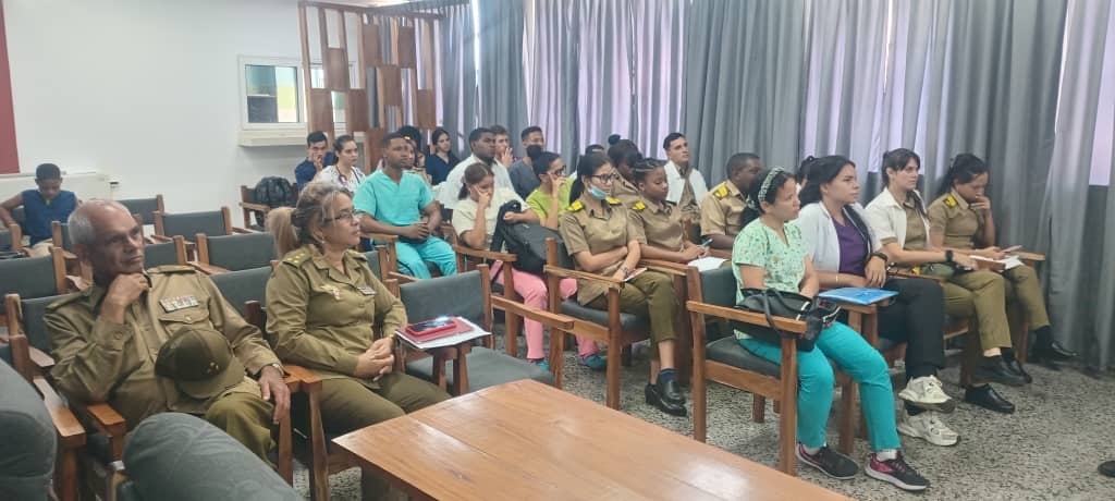 Cadetes de 6to año, junto a profesores y directivos, evaluaron hoy la marcha del proceso docente educativo en la recta final hacia su graduación. 

El encuentro propició además el análisis de la situación política nacional e internacional, fortaleciendo la preparación integral