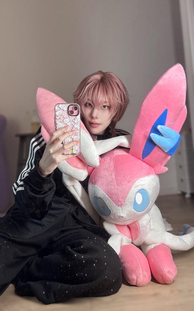 ojigi_chandayo's tweet photo. うちの等身大ニンフィアちゃん🎀 https://t.co/rcjQKob0K4