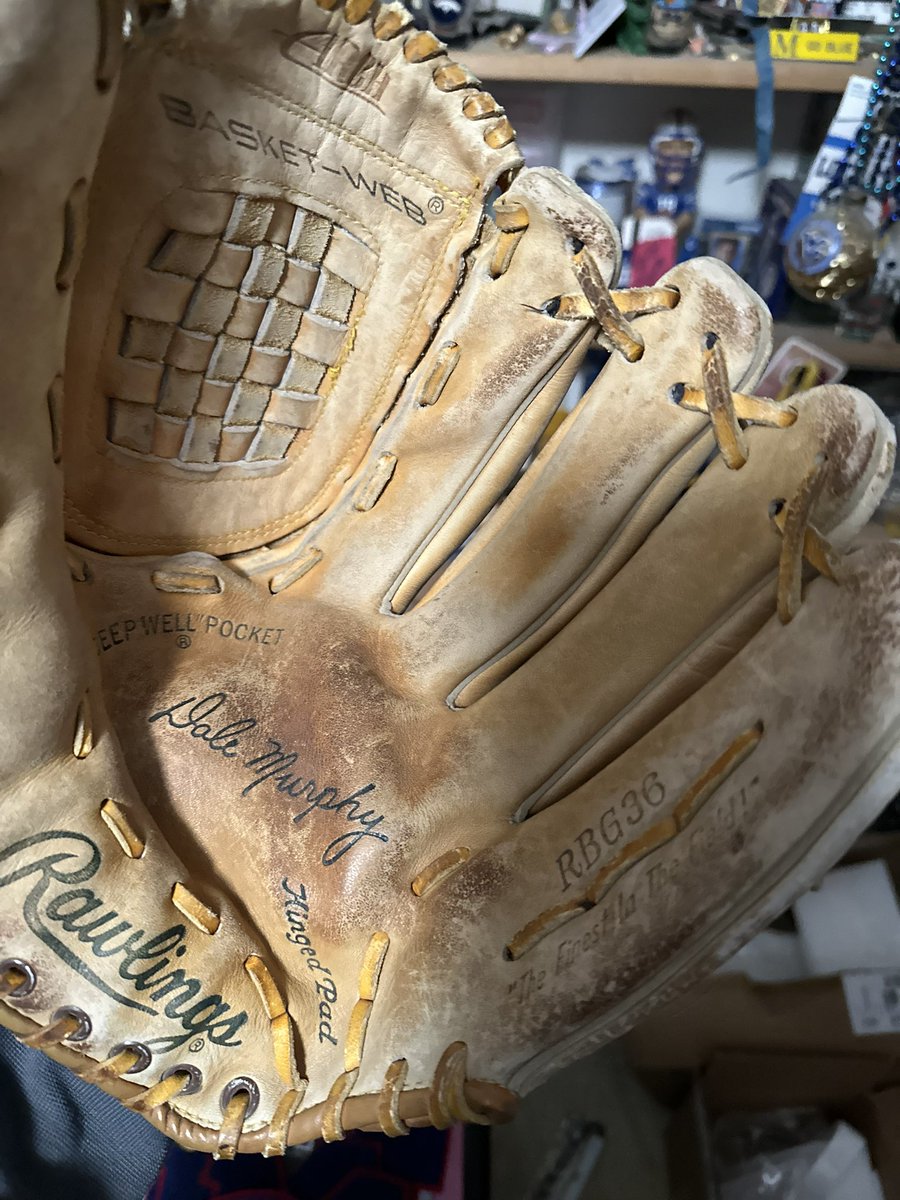 fite_john's tweet photo. @DaleMurphy3 Happy Birthday! I still have my favorite gloves from the 80’s! https://t.co/KUI04Ibdz9
