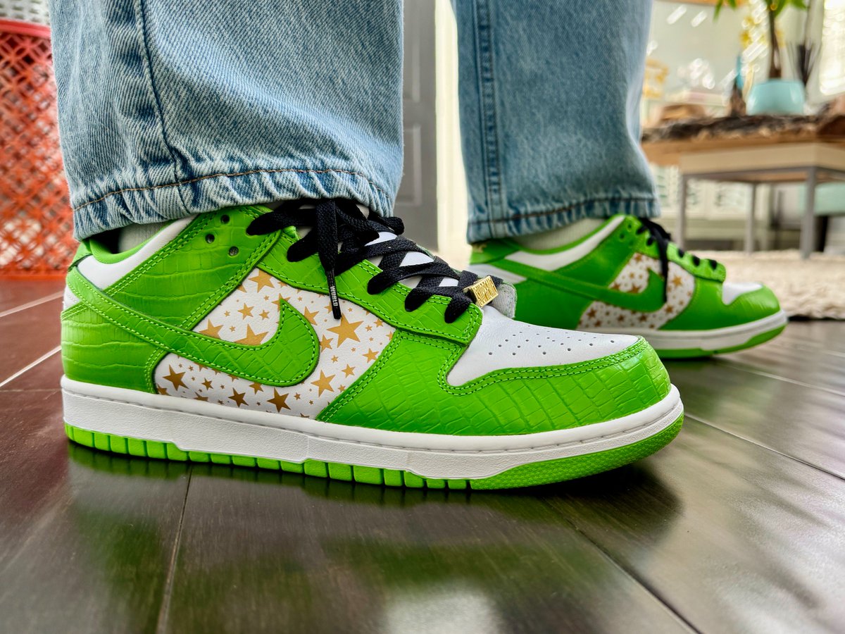kaedskicks's tweet photo. SB Dunk Low Supreme Stars • Mean Green 😠🟢
#kotd #supreme #sbdunk https://t.co/eNoNXJRSth