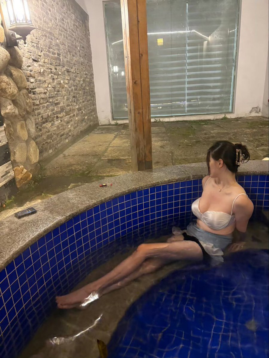 我和太太陈脂虎 tweet media