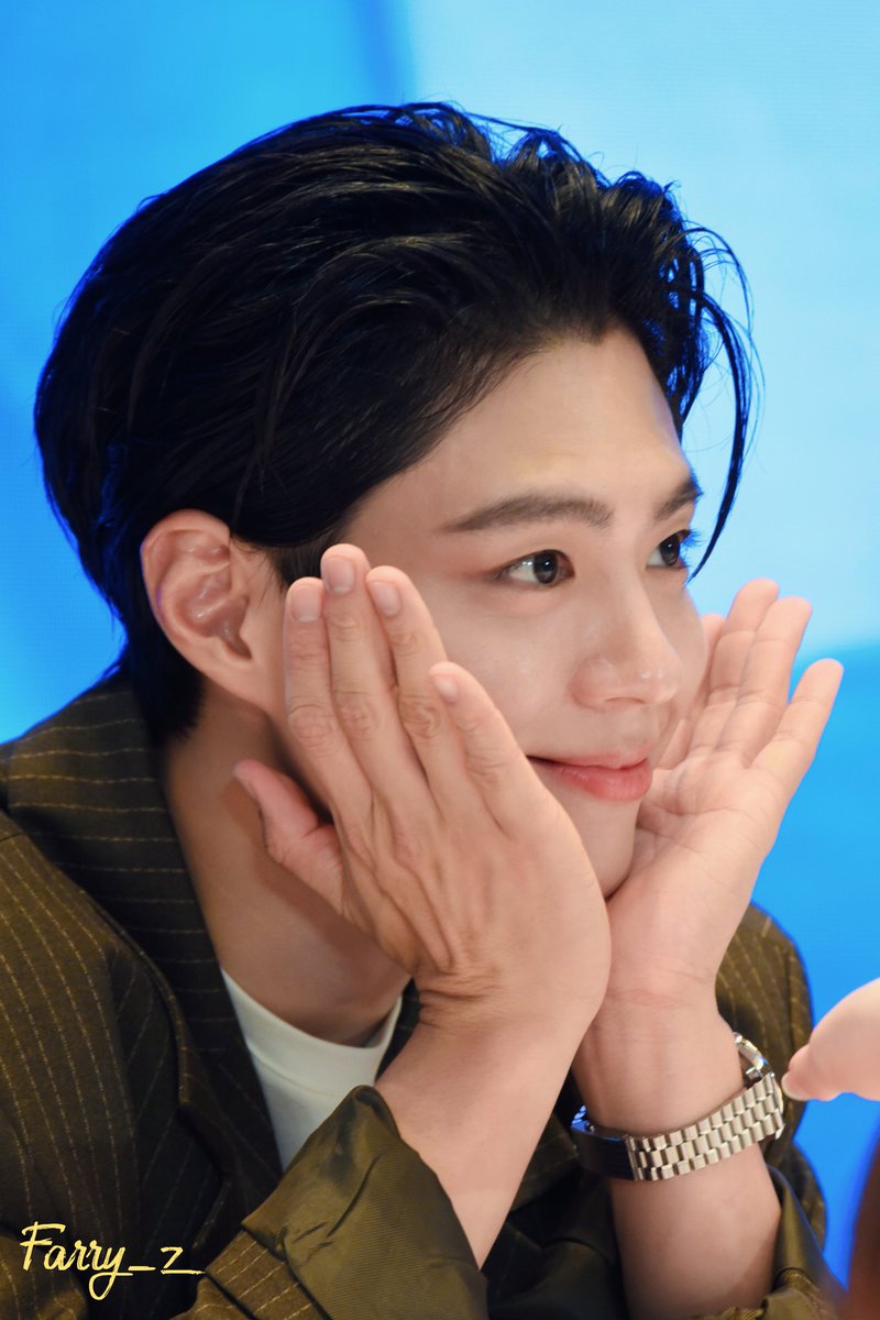 farry_zhang's tweet photo. PARK BO GUM 2026 SEASON’S GREETINGS 粉丝签售会 IN GUANGZHOU
@BOGUMMY

愿2026年，以敢于尝试的勇气和持之以恒的毅力，终能实现心中所愿。
#박보검 #parkbogum https://t.co/Hu8gx1Jc8e