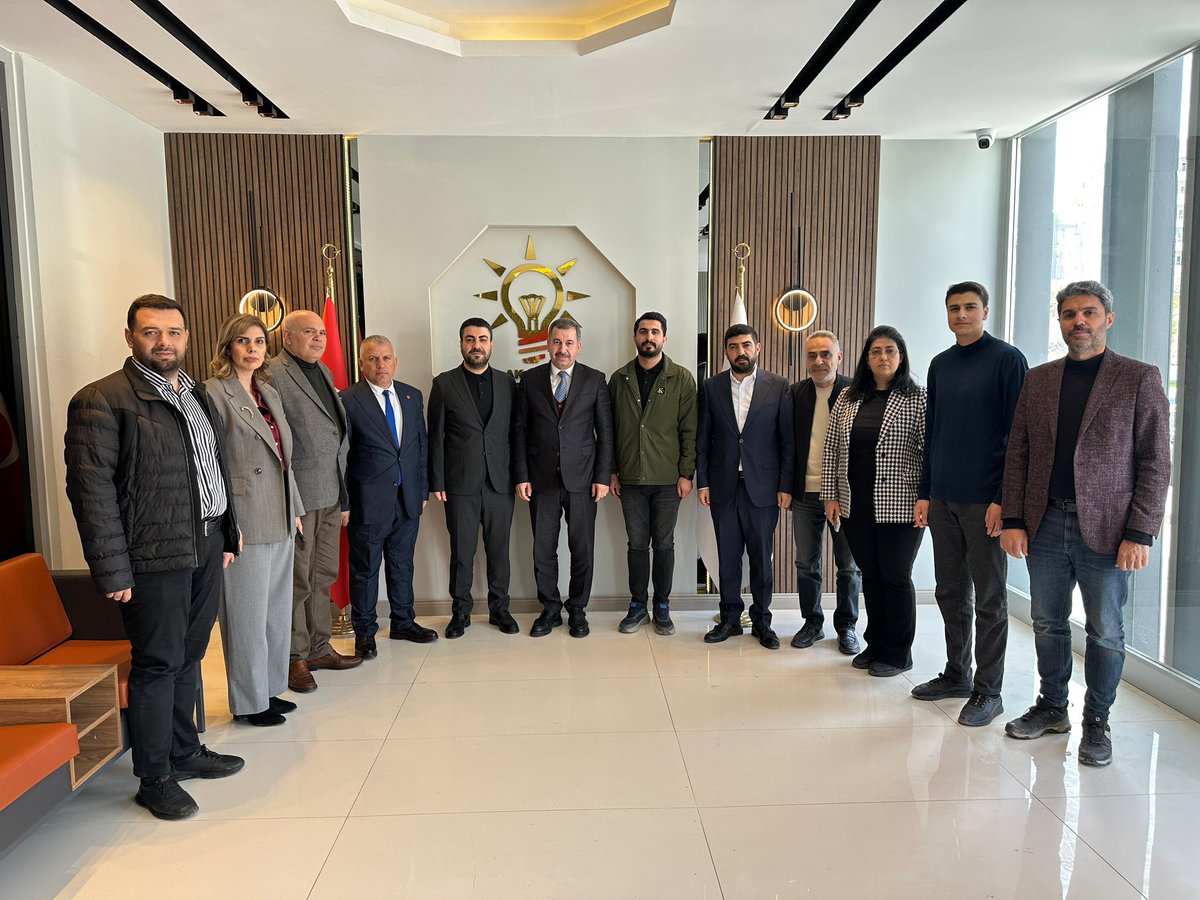 FBozdag63's tweet photo. Önceki Dönem Karaköprü Belediye Başkanımız Sn. Metin Baydilli ve beraberindeki heyet, ilçe Başkanlığımızı ziyaret ettiler. 
@MetinBaydilli 

@avyusufibis @bybekirbozdag @osmannazlier @milhamigunbegi @ferdisenel25 @furkankucukk_ @avorhancelik https://t.co/GXHMtY7Ak0