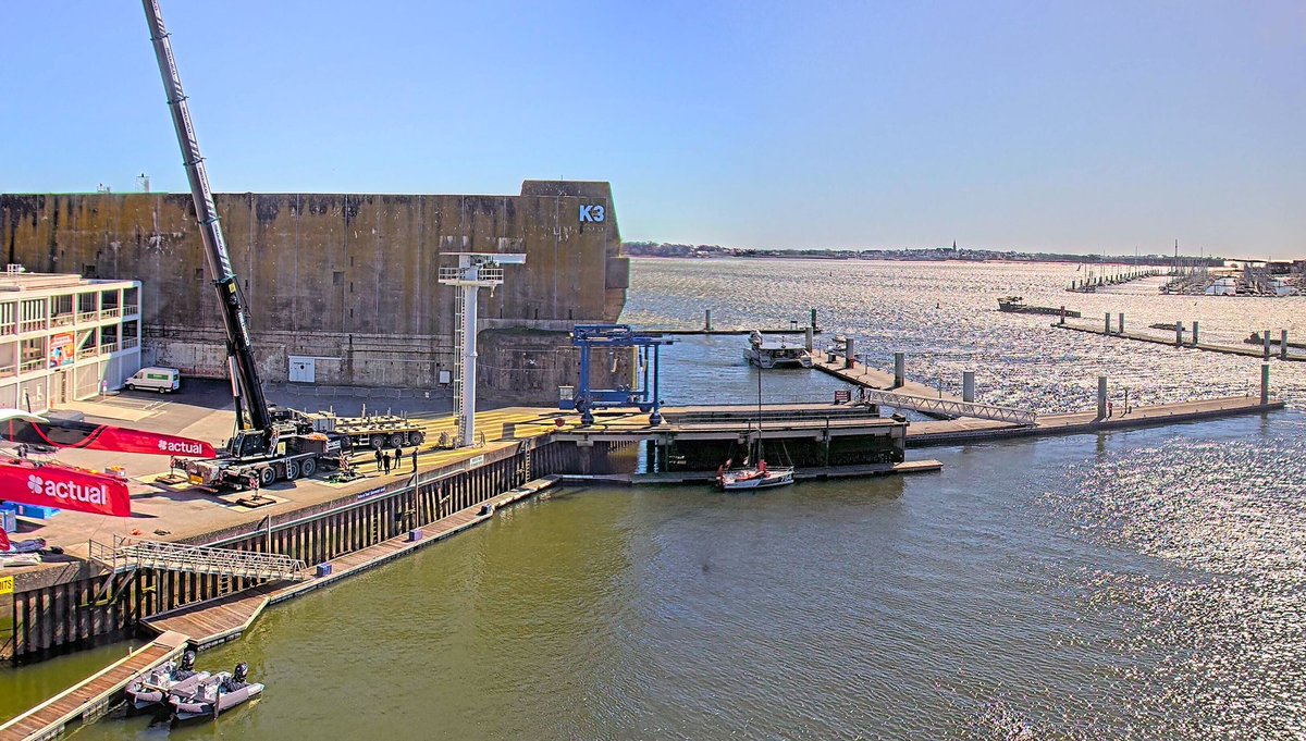 UltimBoat's tweet image. #Ultime #Ultim #Miseàleau

Actual Ultim' 4 a quitté la Maison des skippers pour être mis à l'eau, après trois mois en  chantier.