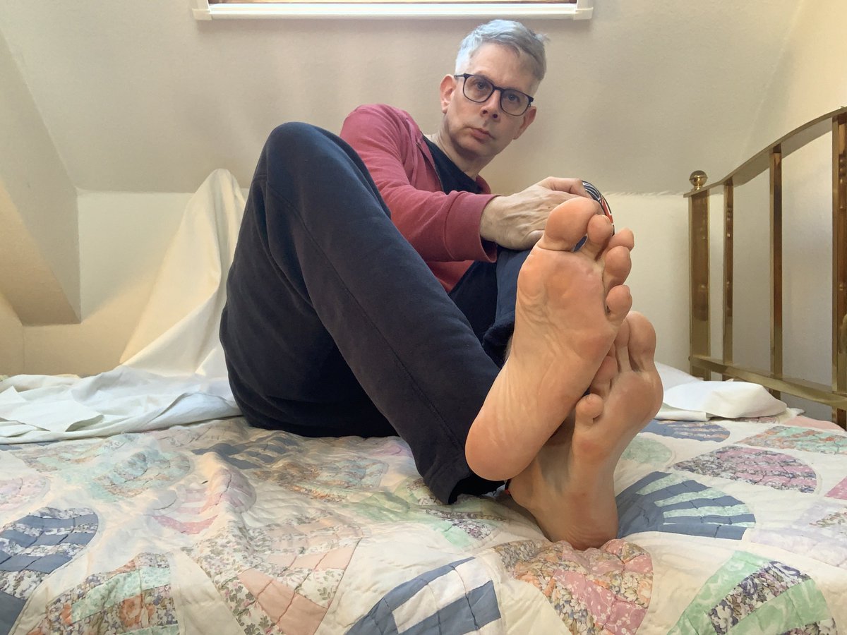 Parte de la sesión de fotos de <a href="/chrisftlvr/">ChrisFtlvr (Feet Account)</a> como modelo del mes de #TerritorioPies

#MaleFeetAppreciation #MensFeetGallery #FeetAesthetic #GentlemanSoles