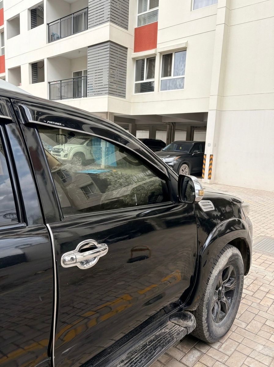 KS00243's tweet photo. Toyota fortuner à vendre 🚘

🔘 Version Authentique 2015
🔘 Full options 
🔘 Moteur essence 
🔘 Transmission Automatique 
🔘 Volant gauche 
🔘 Peinture retouchée 
🔘 Climatisation impeccable 
🔘 Jantes chromées 
💵 Prix : 13 000$  à discuter 

☎️ +243819653871
📱 +243971375343 https://t.co/3bpPOvXyZE