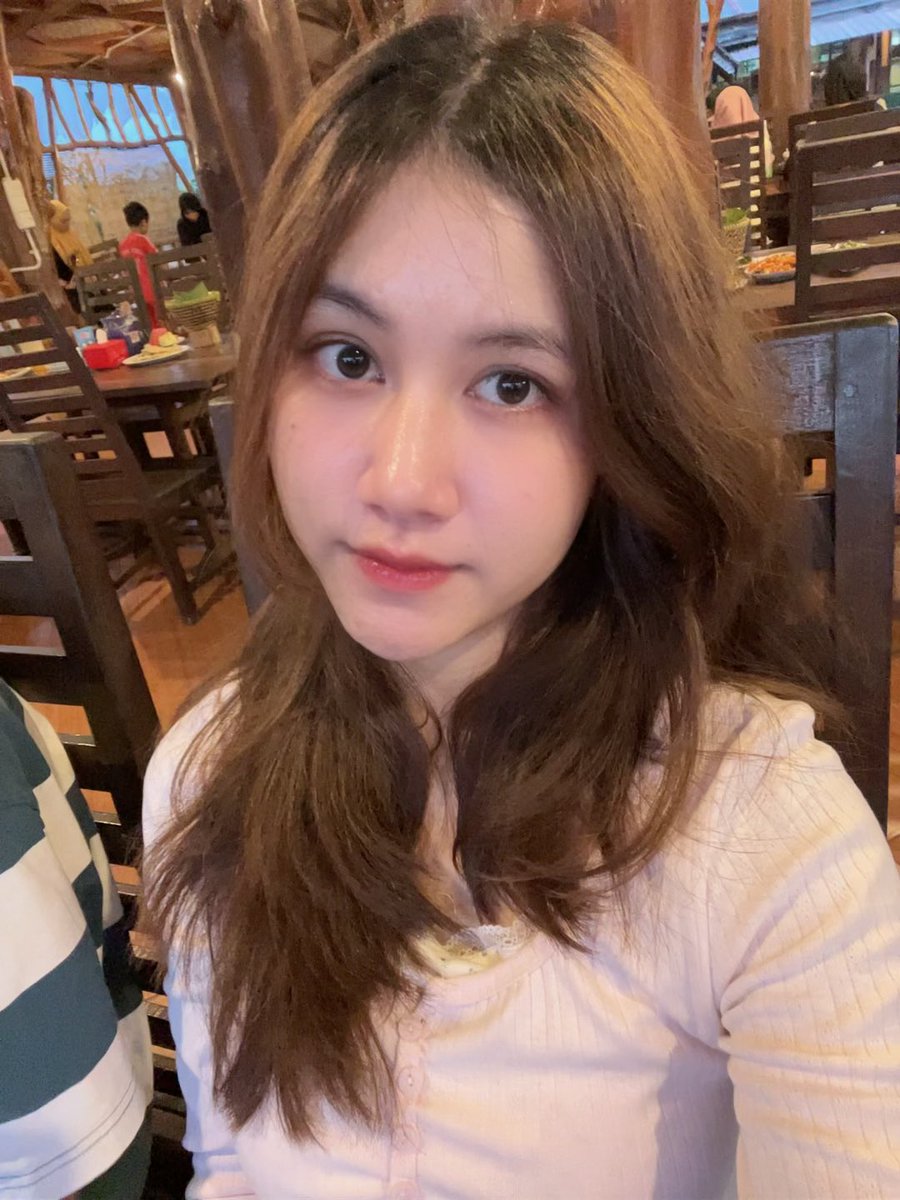 nay stacy tweet media