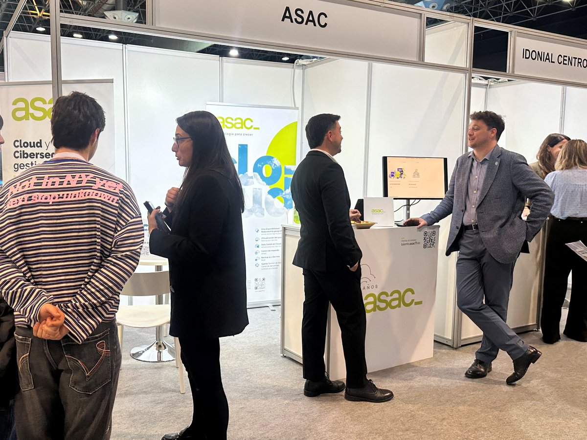 asac_ti's tweet photo. Colaboramos en el Foro de Empleo de la Universidad de Oviedo: talento + empresa + universidad = éxito. Hoy asesoramos en LinkedIn y te esperamos en nuestro stand para descubrir nuestra oferta 🚀 #Talento #TalentoASAC #ASAC30años #Hiring #WeAreHiring #ForodeEmpleo https://t.co/sycMEshmKn