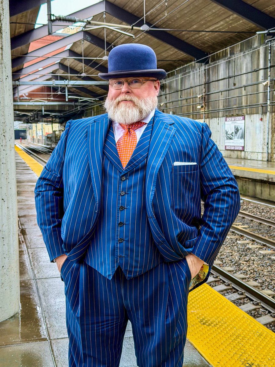 TheBigSartorial's tweet image. When traveling remember to dress comfortably… and remember that includes a suit since if it’s tailored right… it’s comfortable. 
#Suitup #sartorial #dapper #bespoke #suit #bigguys