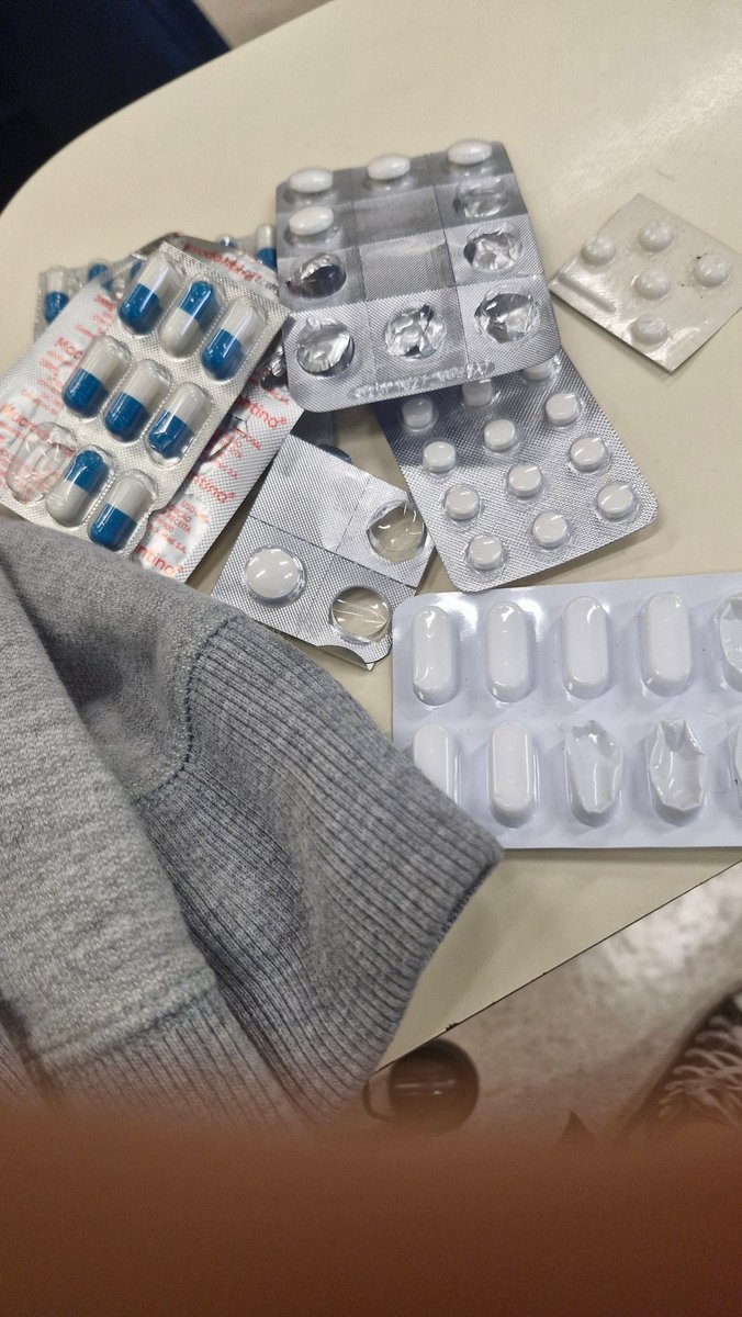 aquela amiga com pedra nos rins saindo de casa