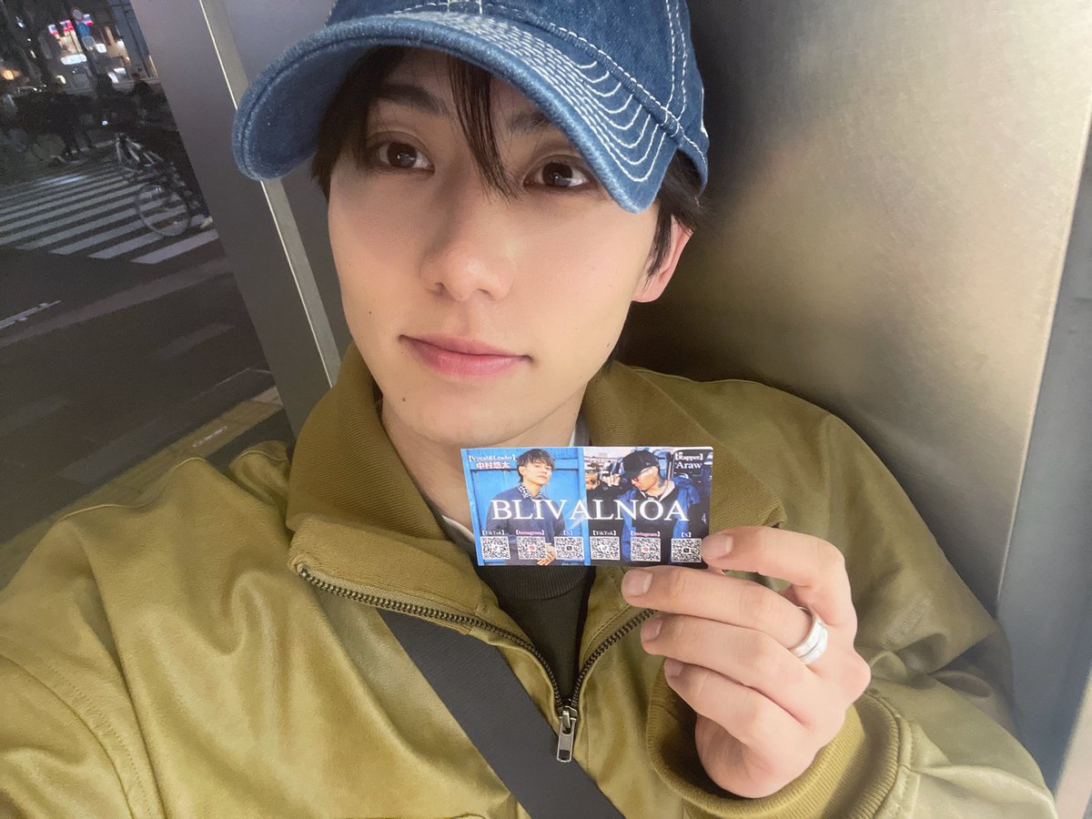 findi_ryota's tweet photo. 本日は #BLIVALNOA さんのワンマンライブに行ってきました!
以前、対バンでご一緒した時以来にライブを観させていただいのですが、今日ももうめちゃくちゃカッコよかった、、
会場全体を巻き込む圧巻のライブでした!!
ゲストの #Spamcall さんと #DUALMASK さんも最高でした!
お声がけいただきありがとうございました!!
早くワンマンやりてーー!!