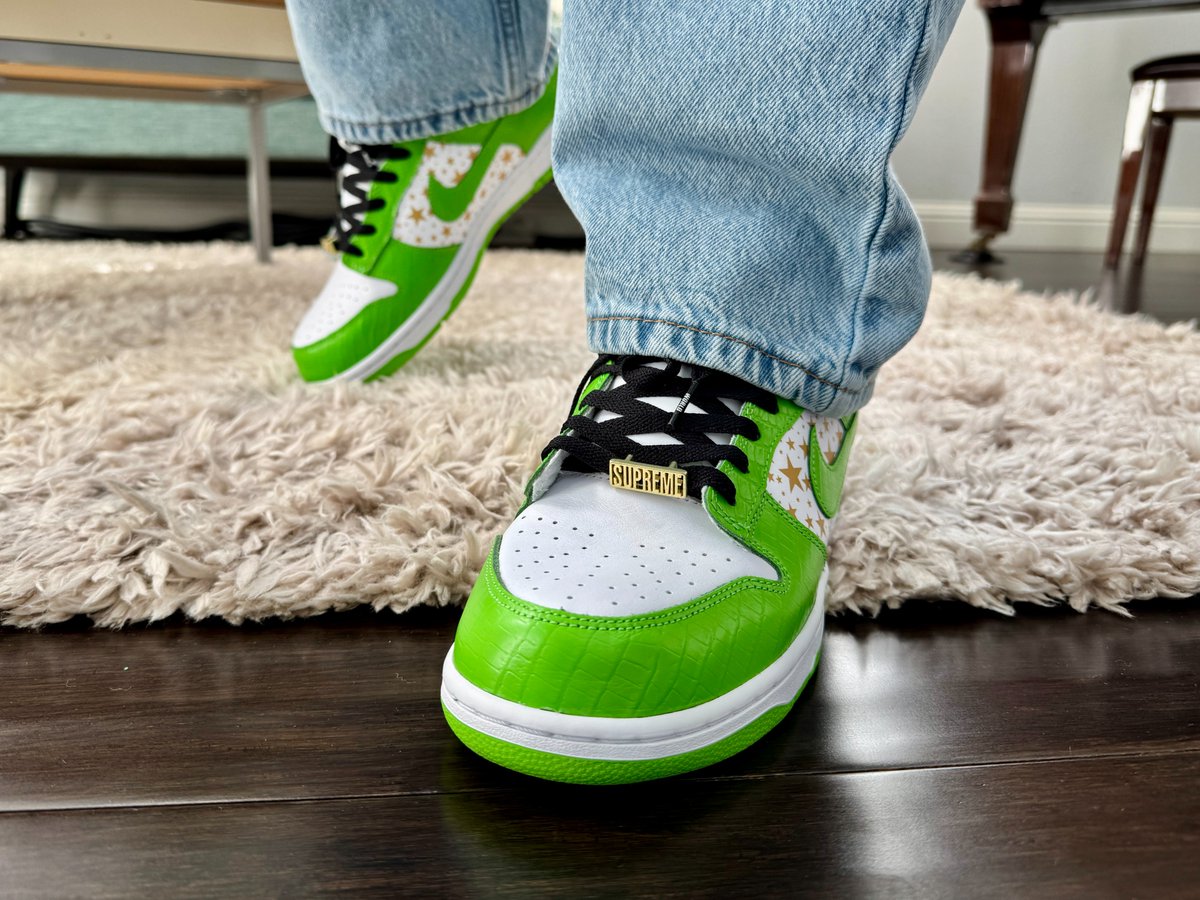 kaedskicks's tweet photo. SB Dunk Low Supreme Stars • Mean Green 😠🟢
#kotd #supreme #sbdunk https://t.co/eNoNXJRSth