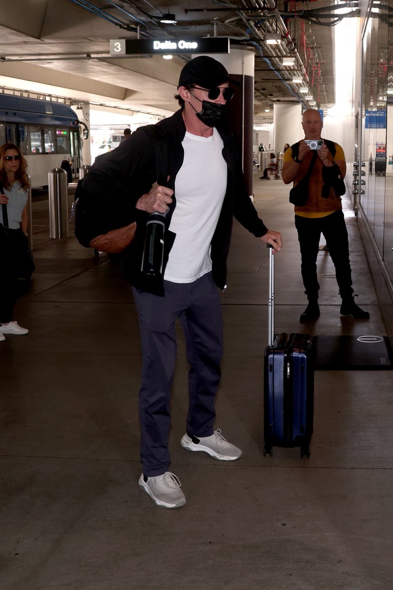 hjackmancom's tweet photo. 📸 Hugh Jackman at LAX Airport on March 16.
🔗 https://t.co/C9eEakmmfh https://t.co/1l4pnkGvhr