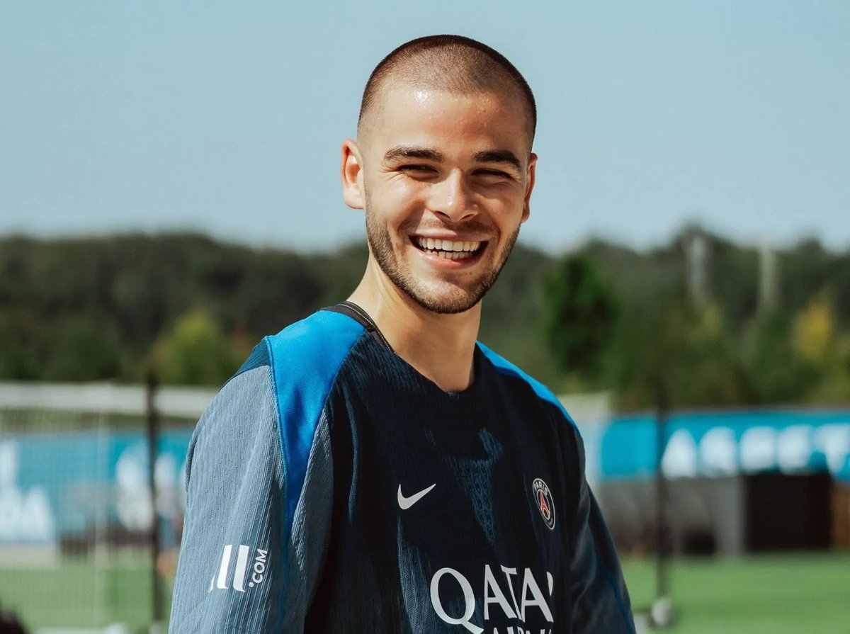 Media Parisien tweet media