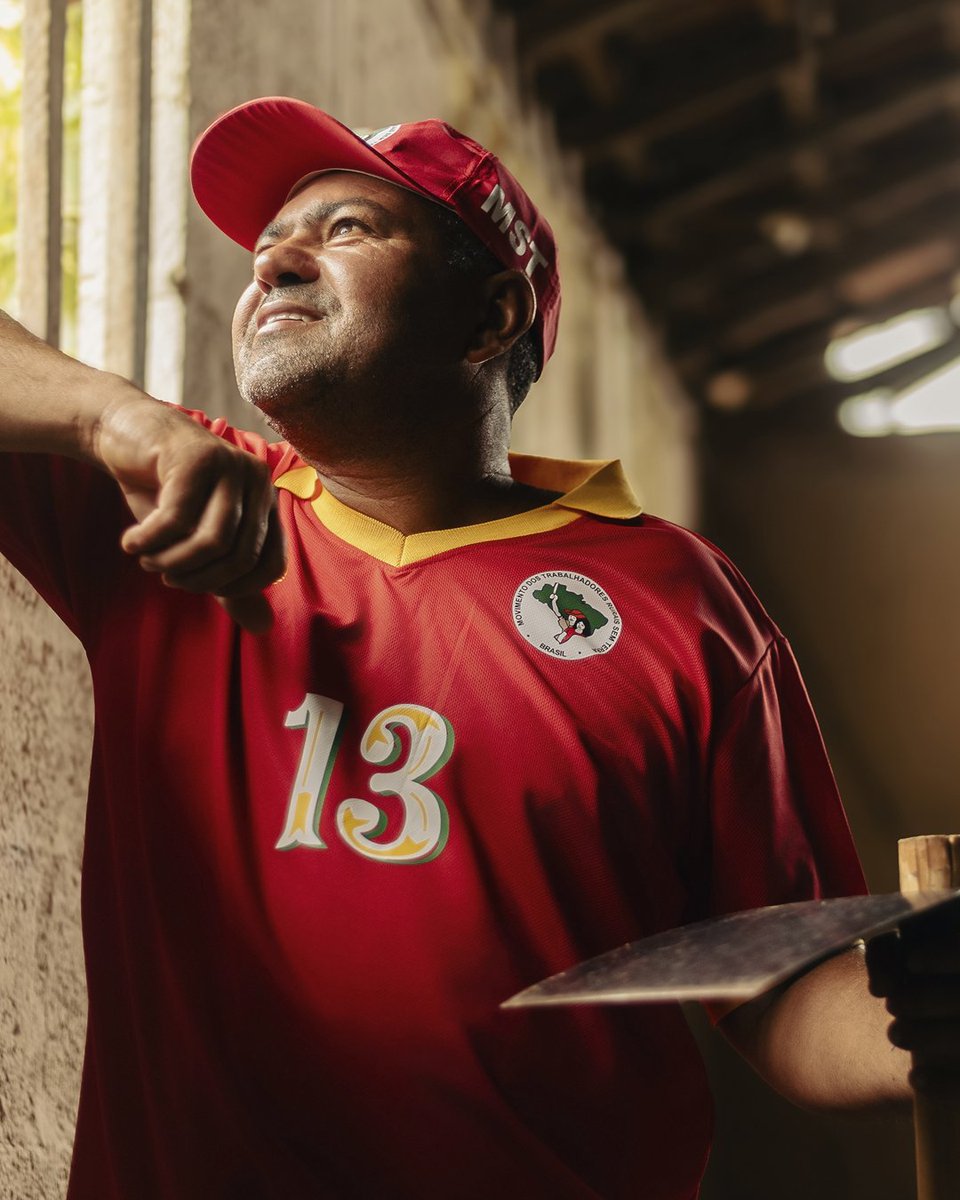 “Quero assistir a Copa de camisa de futebol, mas não quero comprar uma que nunca mais vou usar.”

Resolvido 👇🤪🧡