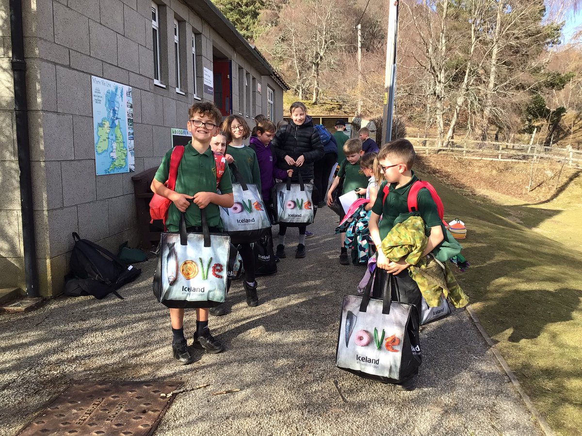 The pupils are going home with their cooking bags filled with everything you need to make venison burgers 🍔. We’re really looking forward to hearing how they get on cooking them at home. Thanks again, Marr Area Partnership and Glenkilrie Larder.