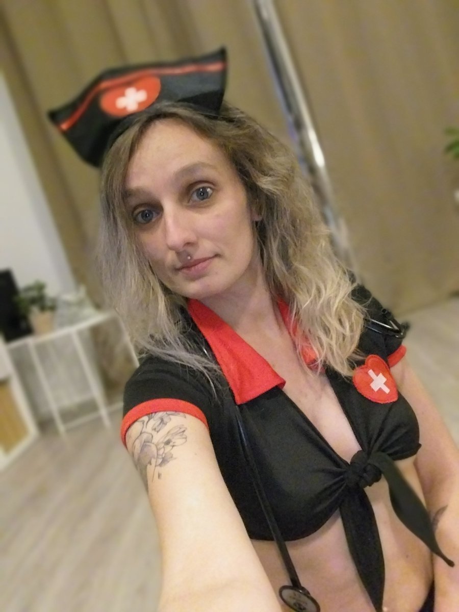 Lola l'infirmière 💉 tweet media