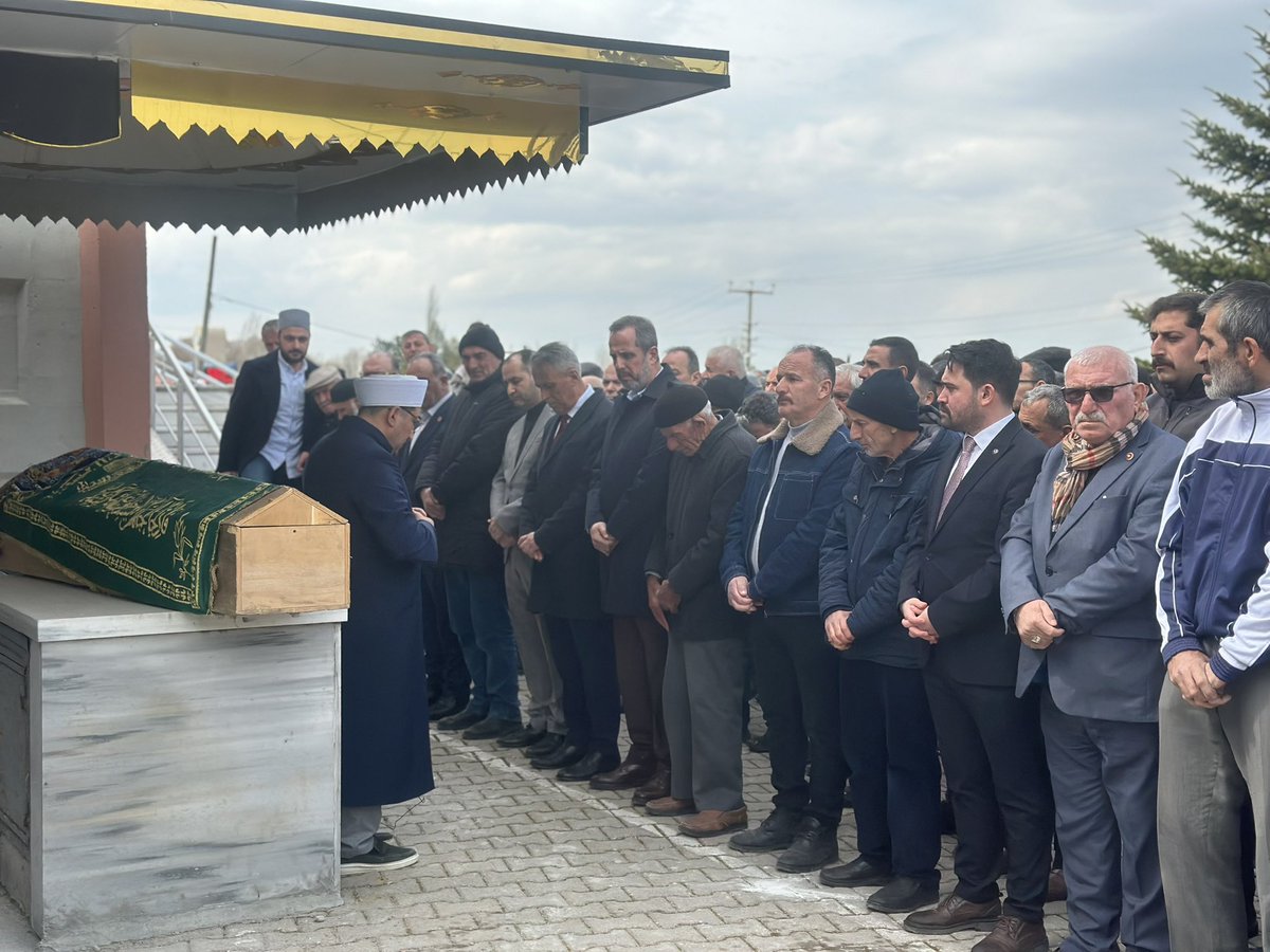 SCivitcioglu's tweet photo. Çardaklı beldemizde AK Parti’mizin çınarı Arif Karatekin amcamızın eşi, MHP İl Genel Meclis Üyesi kardeşim Şaban Karatekin ve Kasım Karatekin abimizin anneleri Hürü Karatekin teyzemizi ebediyete uğurladık.

Merhumeye Allah’tan rahmet, kederli Karatekin ailesine sabır ve baş sağlığı diliyorum. Mekânı cennet olsun inşallah.