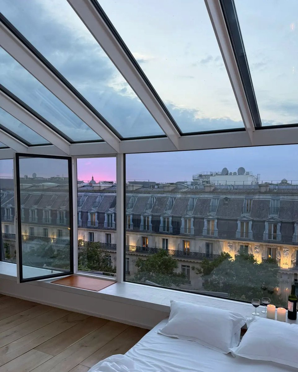 uniform_display's tweet photo. This may just be the most beautiful AirBnb I have ever seen. A must stay when you are in Paris! https://t.co/mGd8GTuVNI