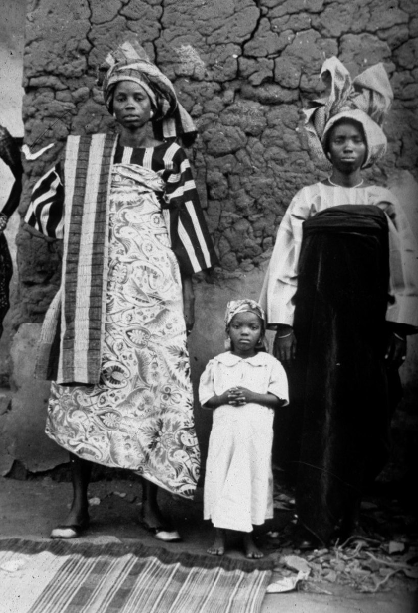 𝗬𝗼𝗿𝘂𝗯𝗮𝘀 𝗢𝘄𝗻 𝗕𝗼𝘁𝗵 𝗧𝗵𝗲 𝗜̀𝗯𝗼𝗿𝘂̀𝗻 (‘𝗜𝗰𝗵𝗮𝗳𝘂’) &amp; 𝗧𝗵𝗲 𝗚𝗲̀𝗹𝗲̀

Frame-1: 𝗜̀𝗯𝗼𝗿𝘂̀𝗻, 𝟭𝟵𝟭𝟭 ~ Frobenius (1913), p. 48b

Frame-2: 𝗚𝗲̀𝗹𝗲̀, 𝟭𝟵𝟭𝟭 ~ Frobenius (1913), page 49 

Frame-3: 𝗚𝗲̀𝗹𝗲̀, c.𝟭𝟵𝟯𝟬 ~ Ward Price (1939), p. 161.