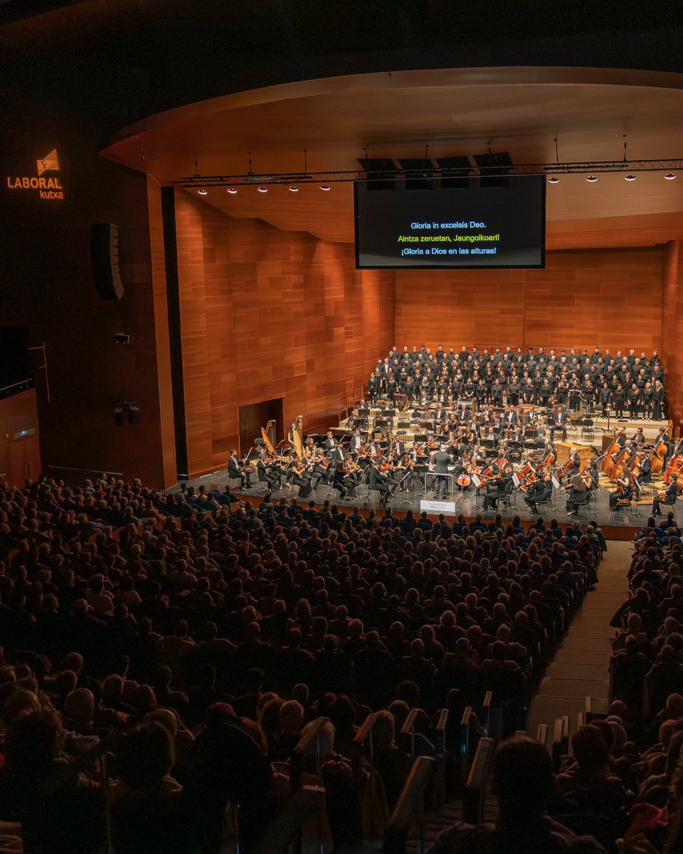 euskadiorkestra's tweet photo. Gaur azkena! Bi hilabete baino gehiagoko lan itzelaren ostean gaur izango da 'Abestu Euskadiko Orkestrarekin' ekimenaren bigarren edizio zirraragarri honen azken kontzertua. Sarrera gutxi batzuk geratzen dira @KursaalDonostia-n herritarren abesbatzaz gozatzeko. Ez galdu aukera! https://t.co/SUFwussEhb