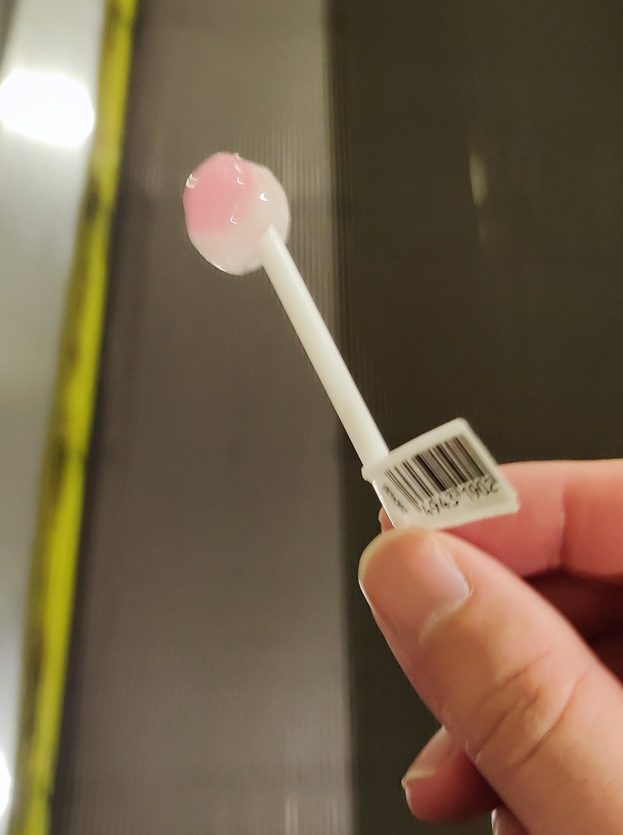 飲み会終わりに飴舐めながら電車乗るやつなかなかおらんで…笑