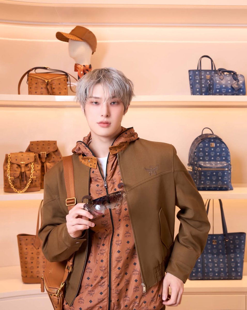 ATEEZUD's tweet image. [📷] 260318 IG: MINGI 

"Grand Opening
of the MCM EmQuartier Lifestyle Store

#MCMWORLDWIDE #MCM #MCMTHxMINGI

@/mcmworldwide
@/mcmthailand"

instagram.com/p/DWBq489ktYH/…
#ATEEZ #에이티즈 #MINGI @ATEEZofficial