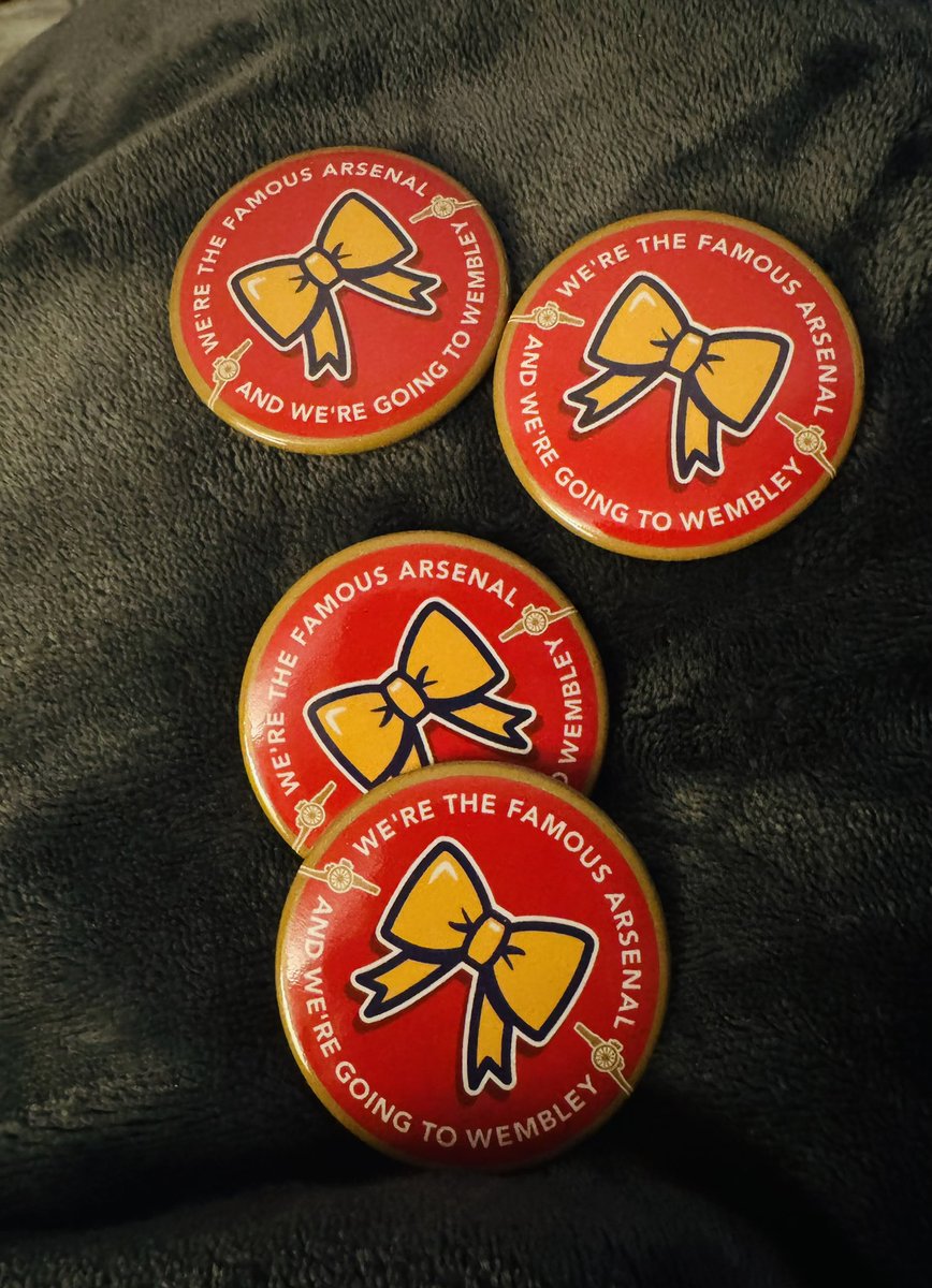 ruthbeckart's tweet photo. My Arsenal Wembley Badges on my website now.

What did she wear??? 🎗️🎗️🎗️

Shop RuthBeckArt - link in comments below ⬇️ 

#CarabaoCupFinal #Arsenal @Carabao_Cup @Arsenal #COYG https://t.co/PEQxqnVlCR