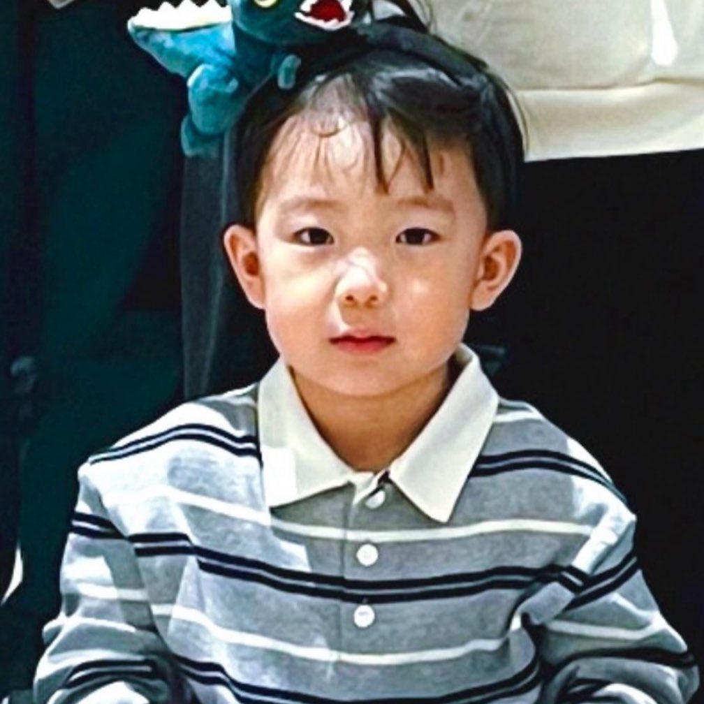 do0nlyone's tweet photo. น้องดงยอง                                         น้องแทฮา https://t.co/vlO5fS5wpF