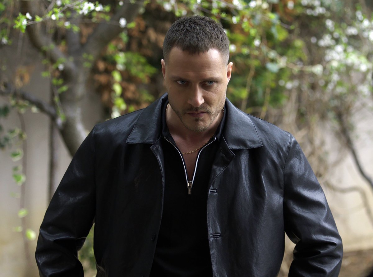 anlik olarak dizideki en yakisikli erkek