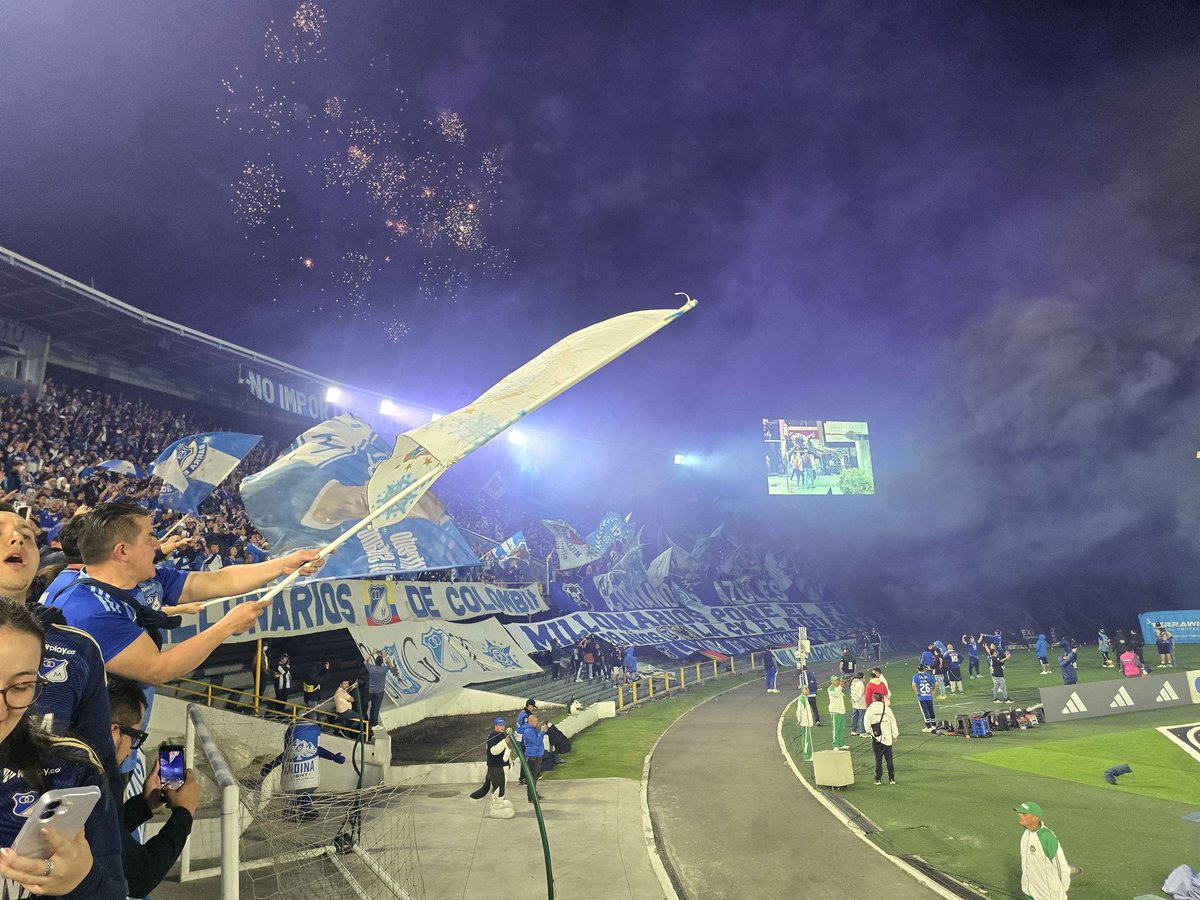 millos_colombia's tweet photo. GRACIAS A TODOS ! GRAN SALIDA DE LAS BARRAS DE OCCIDENTAL CON LAS ASTAS!!!!! https://t.co/ZFPb8R4aHm