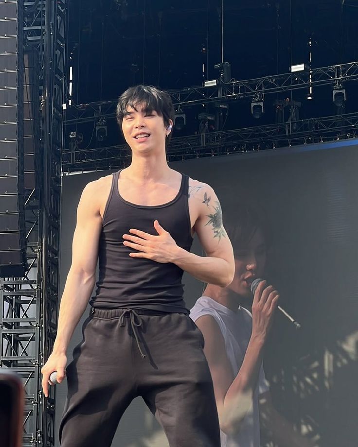 zahrajsuh|| WAITING FOR SUHLO 2026❤️ tweet media