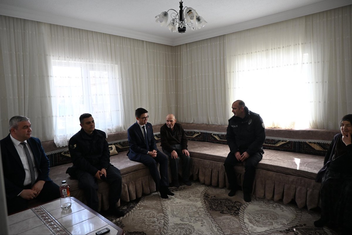 Kaymakamımız Sayın Tugay KALKANLI, ilgili kurum amirleri ile birlikte Çiftlik mahallesinde ikamet eden Kıbrıs Gazimiz Orhan ÇITAK’a hane ziyaretinde bulundu.
