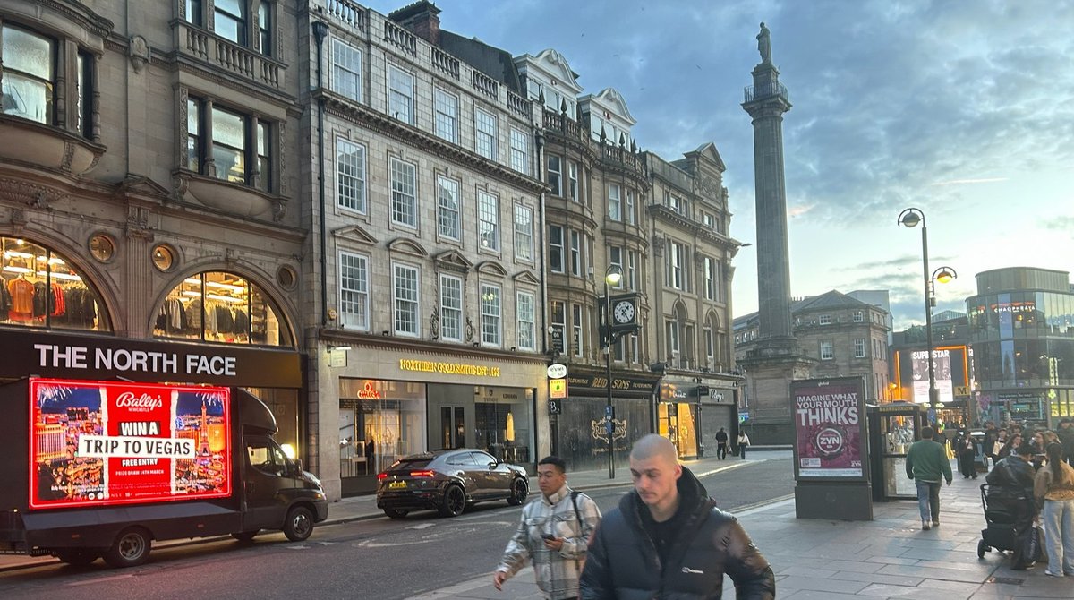 AdsDirectLtd's tweet image. Relaunch night for @BallysIntralot #newcastle was a roaring success, whilst promoting their fabulous special offer on our unmissable illuminated #digivan

If you want to get your message right in front of your #targetaudience throughout the #uk &amp;amp; #europe📧media@adsdirect.org.uk