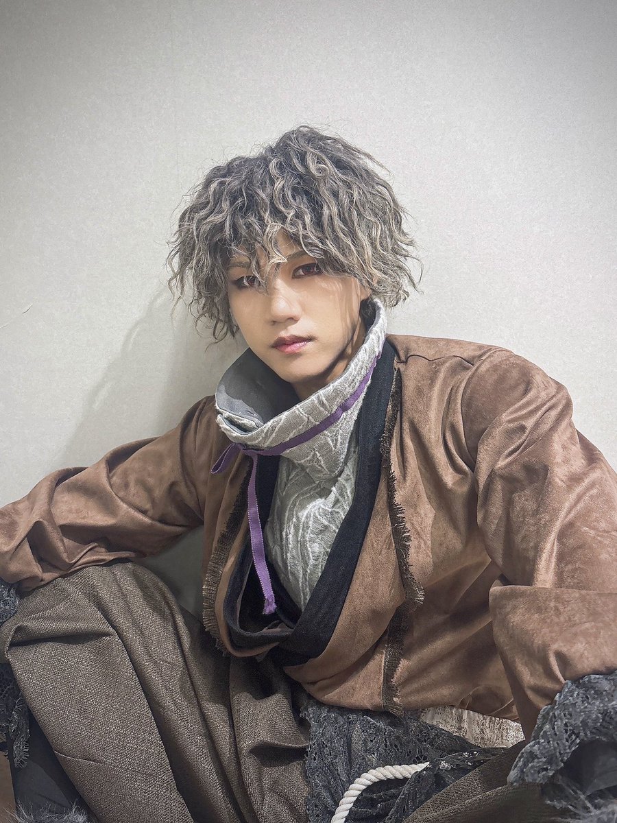 ミュージカル刀剣乱舞 
髭切 単騎出陣〜夢幻泡影〜
全公演ありがとうございました！！！

かけがえのない経験をたくさんさせていただきました。

ひろき！本当におつかれさま。
大きすぎる背中。稽古からずっと魅了され続けてました。
今作のみんなに出逢えてよかった！

#刀ミュ
#髭切単騎