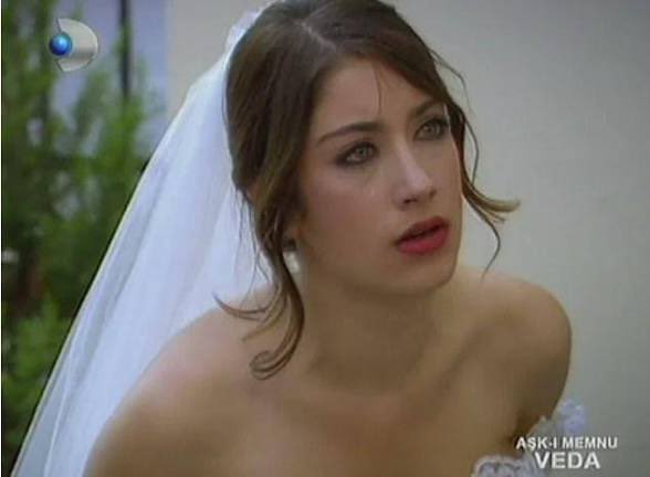 tiktokta biz o hikayenin eysaniydik videolari repostlayan kizlarin yaninda bizim karakterler