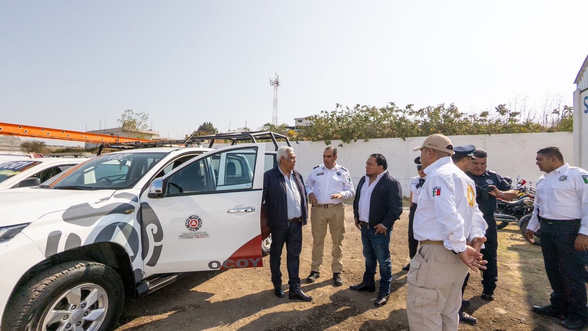 ArisCamps's tweet photo. Hice entrega de una nueva unidad y botas especializadas para altas temperaturas al personal de Protección Civil.

#Ocoyucan #ProtecciónCivil #Seguridad #AccionesQueTransforman #CompromisoConLaGente #OrgulloOcoyuquense https://t.co/pjH5yJIsJT