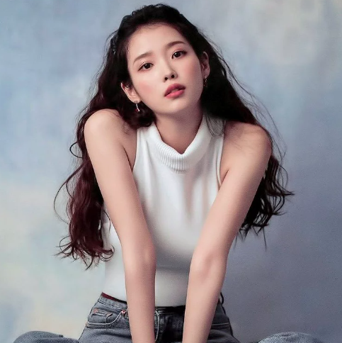 IU recommends fans to listen to That's A No No by ITZY when they feel down and the weather is gloomy.