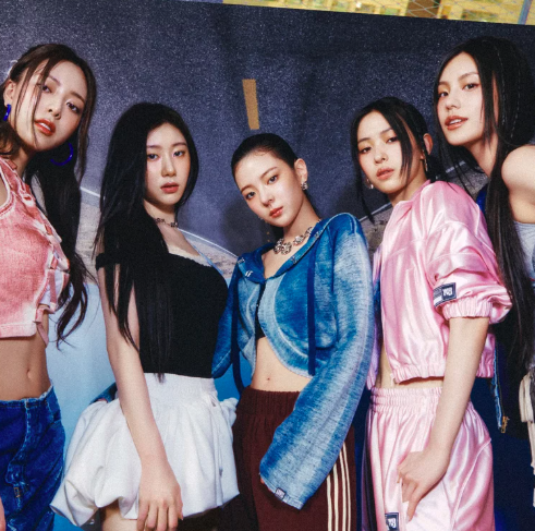 AboutMusicYT's tweet photo. IU recommends fans to listen to That's A No No by ITZY when they feel down and the weather is gloomy. https://t.co/Livqf94Ccy