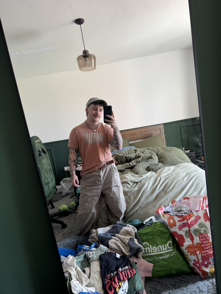 the short boy from your dreams (200k) tweet media