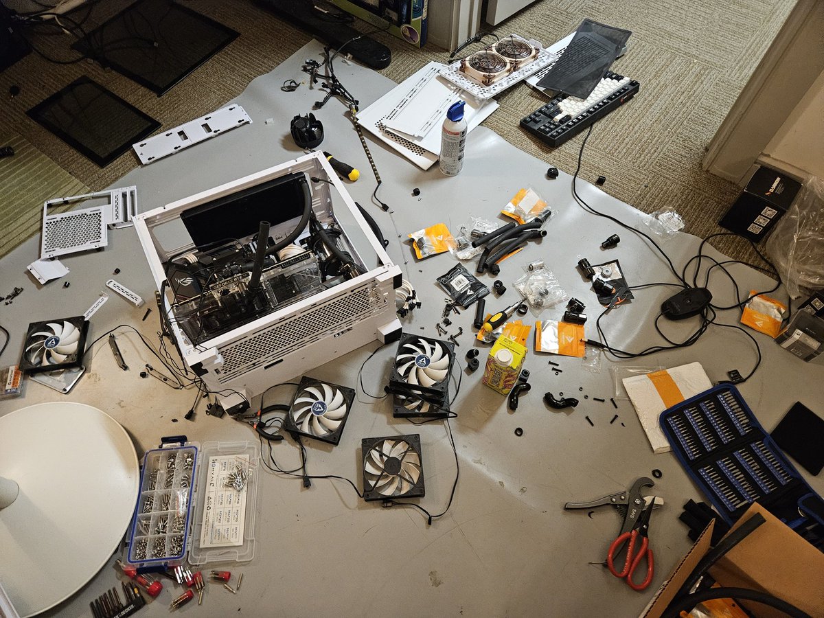 Malört Elemental 🔜 FWA tweet media