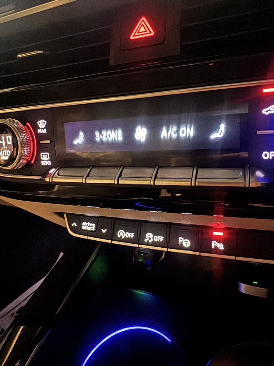 Biyaatch! tweet media